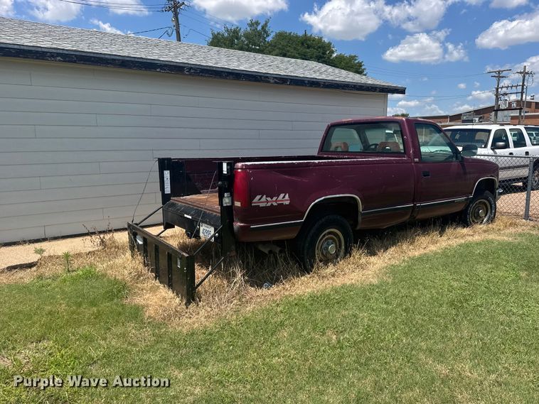 image for item EW4960 1993 Chevrolet K2500 pickup truck