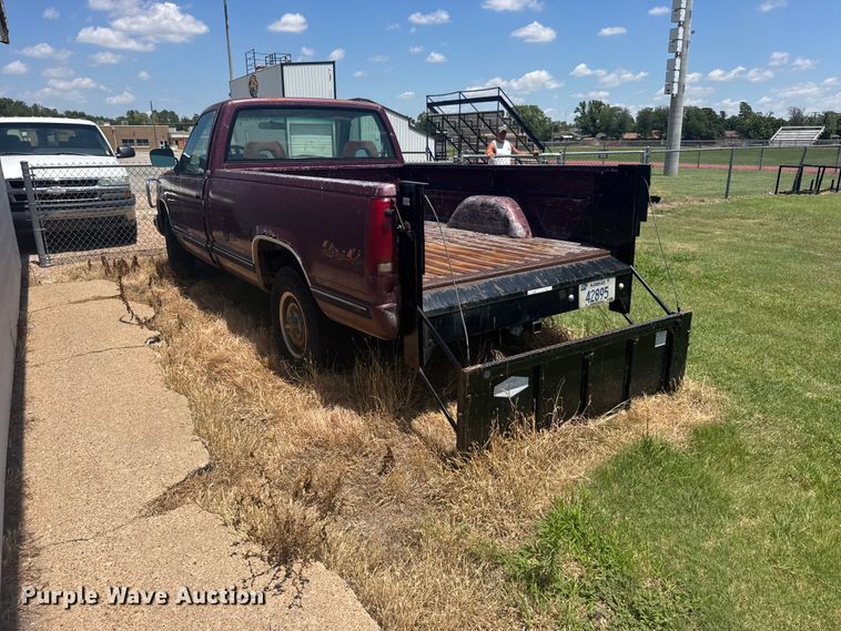 image for item EW4960 1993 Chevrolet K2500 pickup truck