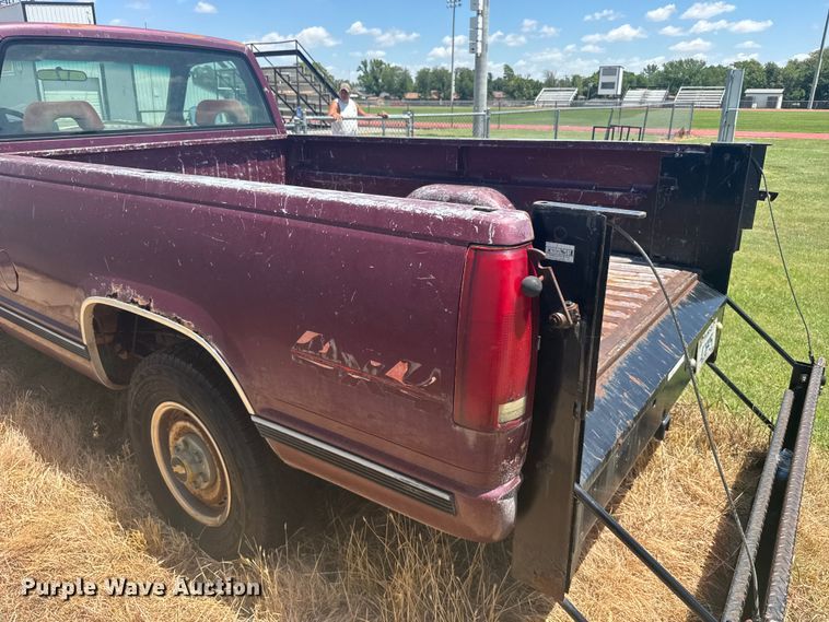 image for item EW4960 1993 Chevrolet K2500 pickup truck