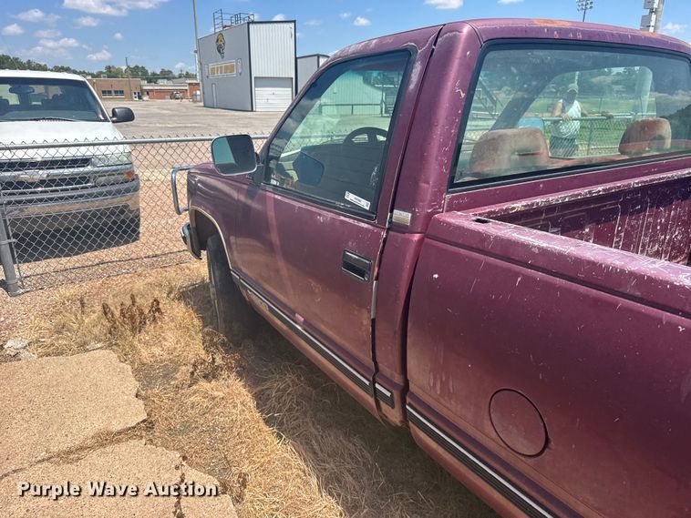 image for item EW4960 1993 Chevrolet K2500 pickup truck