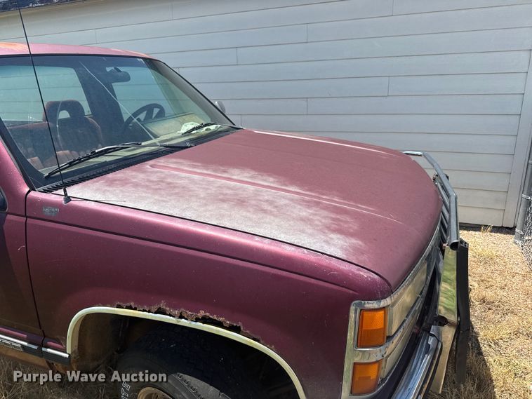 image for item EW4960 1993 Chevrolet K2500 pickup truck