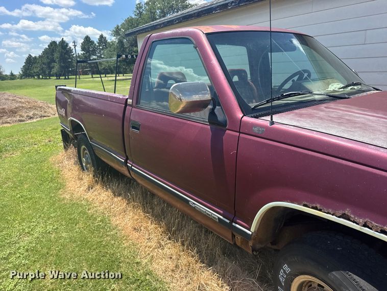 image for item EW4960 1993 Chevrolet K2500 pickup truck