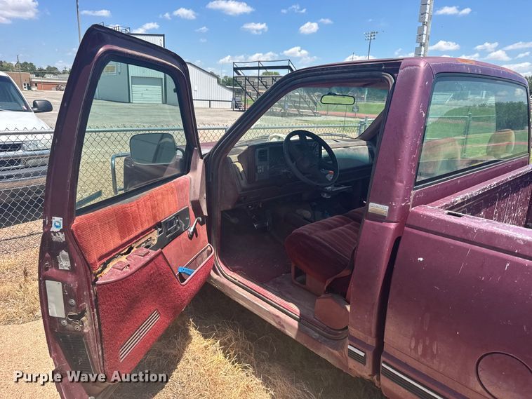 image for item EW4960 1993 Chevrolet K2500 pickup truck