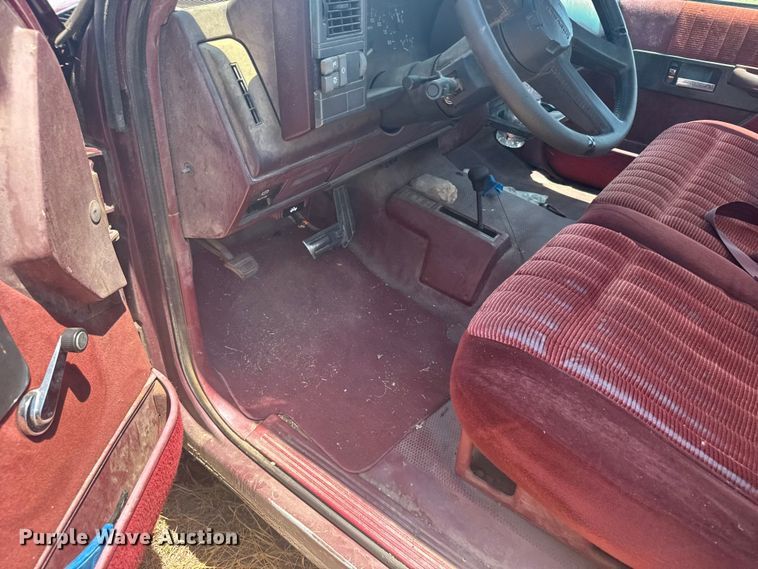 image for item EW4960 1993 Chevrolet K2500 pickup truck