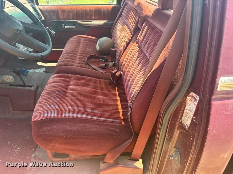 image for item EW4960 1993 Chevrolet K2500 pickup truck