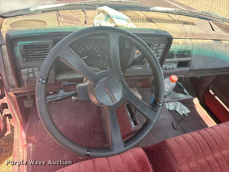 image for item EW4960 1993 Chevrolet K2500 pickup truck