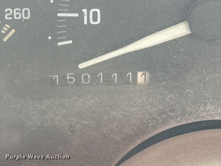 image for item EW4960 1993 Chevrolet K2500 pickup truck