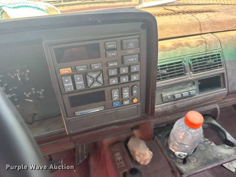 image for item EW4960 1993 Chevrolet K2500 pickup truck