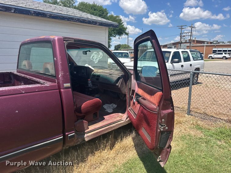 image for item EW4960 1993 Chevrolet K2500 pickup truck