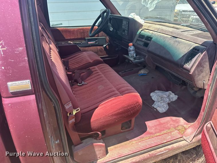 image for item EW4960 1993 Chevrolet K2500 pickup truck