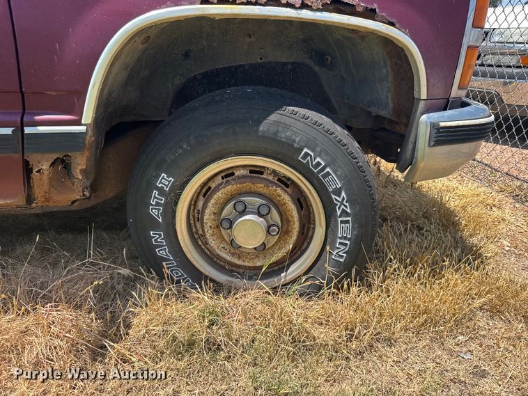 image for item EW4960 1993 Chevrolet K2500 pickup truck