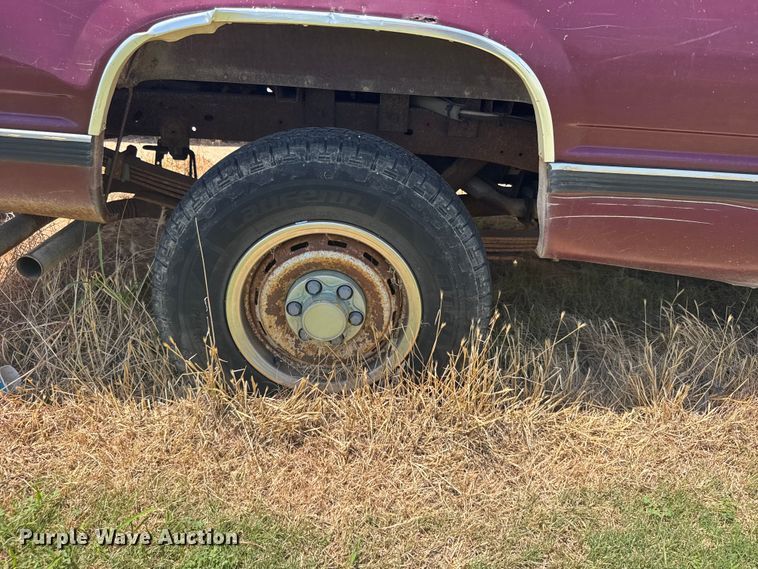 image for item EW4960 1993 Chevrolet K2500 pickup truck