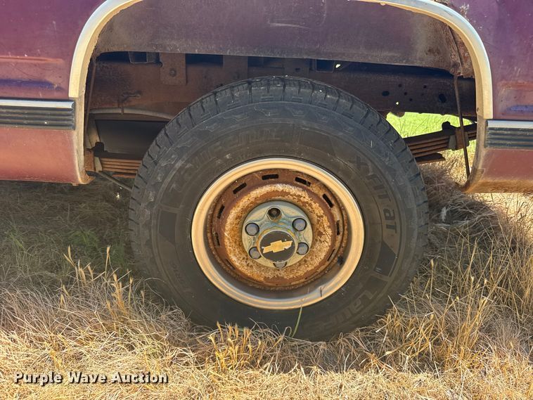 image for item EW4960 1993 Chevrolet K2500 pickup truck