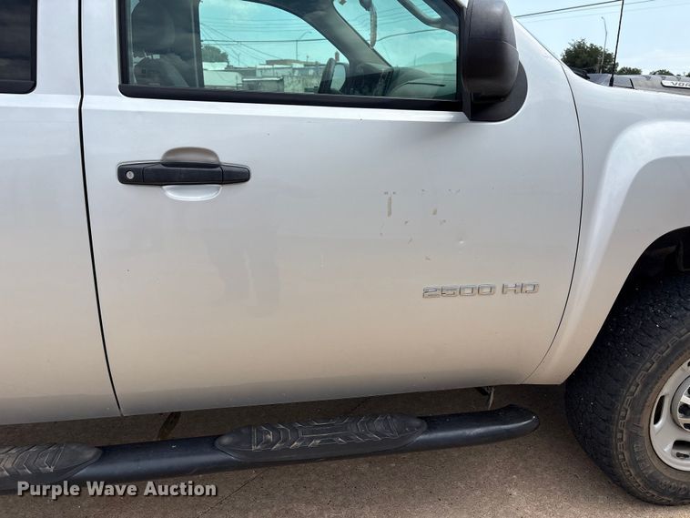 image for item EX0000 2012 Chevrolet Silverado 2500HD Ext. Cab pickup truck