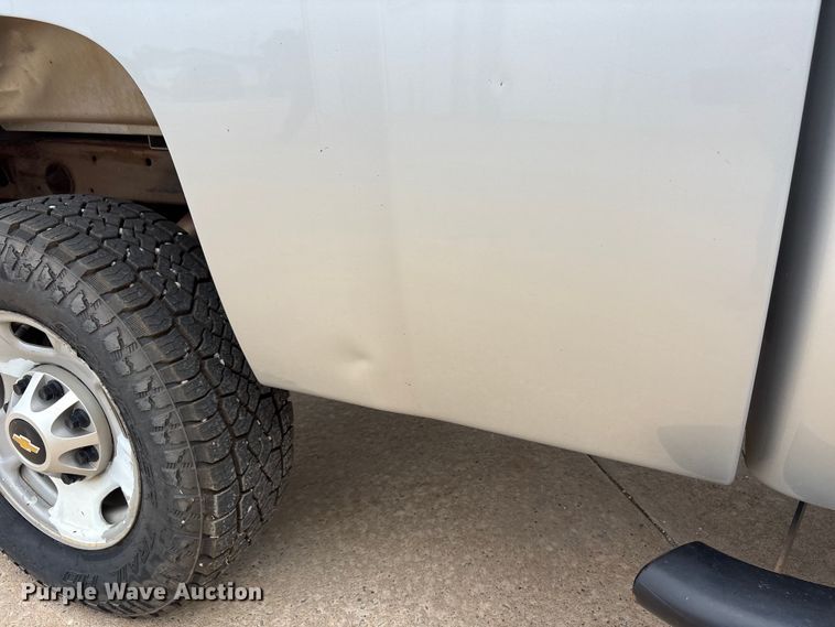 image for item EX0000 2012 Chevrolet Silverado 2500HD Ext. Cab pickup truck