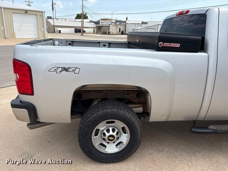 image for item EX0000 2012 Chevrolet Silverado 2500HD Ext. Cab pickup truck
