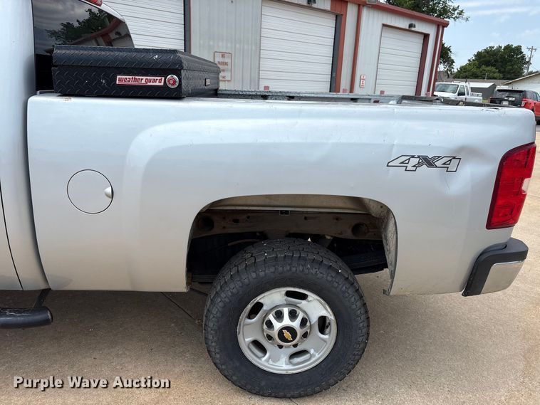 image for item EX0000 2012 Chevrolet Silverado 2500HD Ext. Cab pickup truck