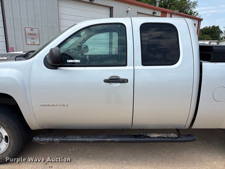 image for item EX0000 2012 Chevrolet Silverado 2500HD Ext. Cab pickup truck