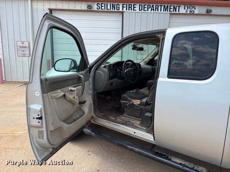 image for item EX0000 2012 Chevrolet Silverado 2500HD Ext. Cab pickup truck