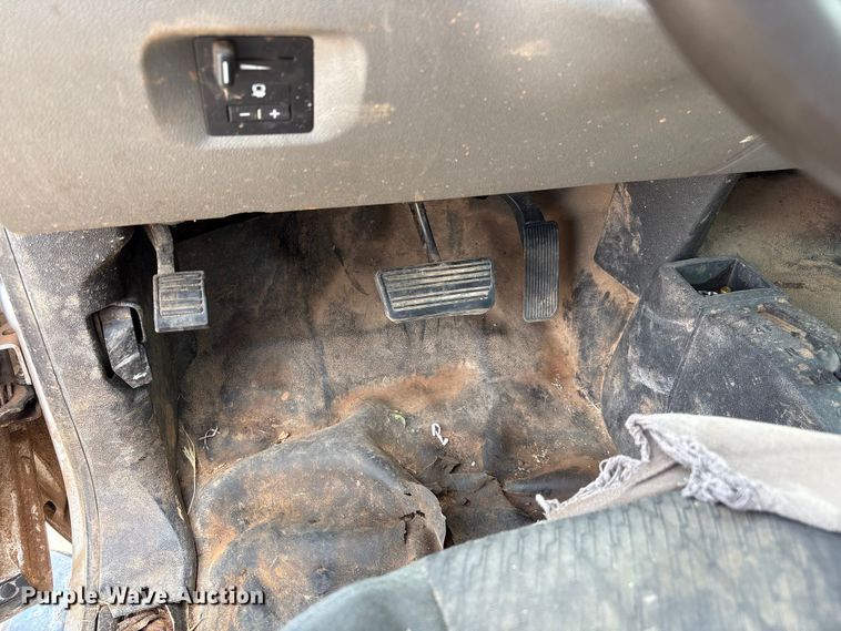 image for item EX0000 2012 Chevrolet Silverado 2500HD Ext. Cab pickup truck