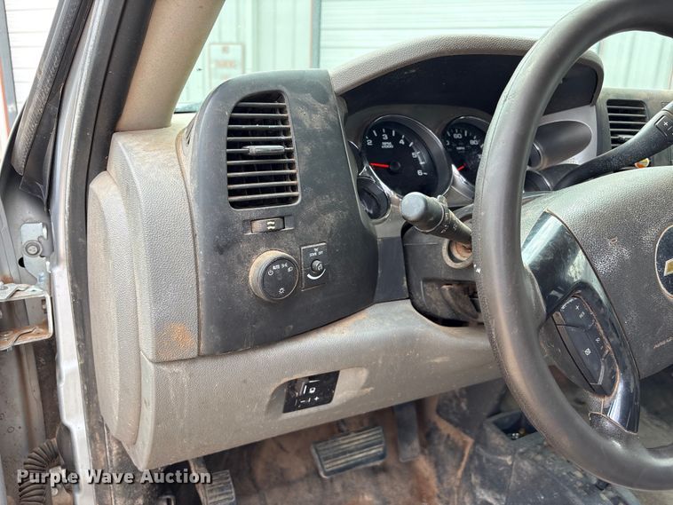 image for item EX0000 2012 Chevrolet Silverado 2500HD Ext. Cab pickup truck