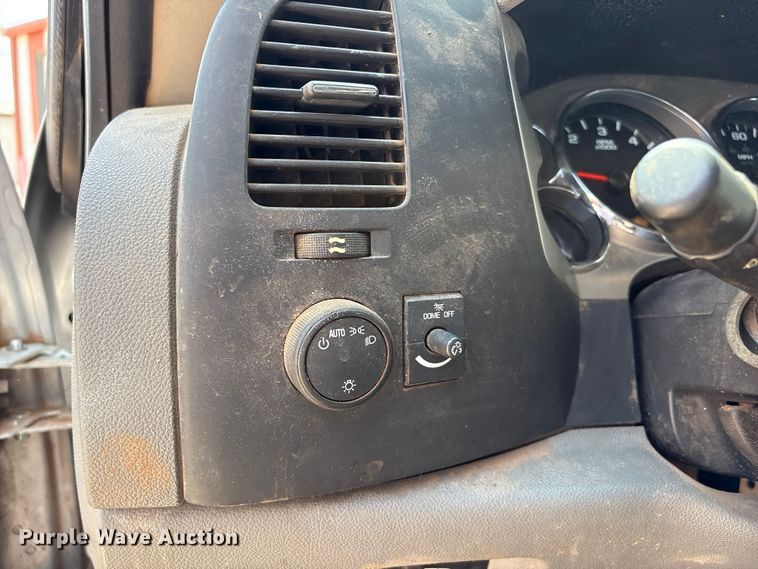 image for item EX0000 2012 Chevrolet Silverado 2500HD Ext. Cab pickup truck