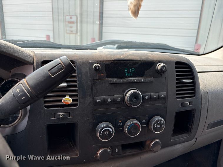 image for item EX0000 2012 Chevrolet Silverado 2500HD Ext. Cab pickup truck