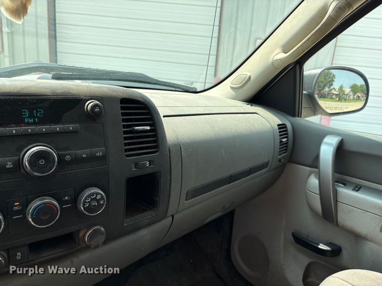 image for item EX0000 2012 Chevrolet Silverado 2500HD Ext. Cab pickup truck