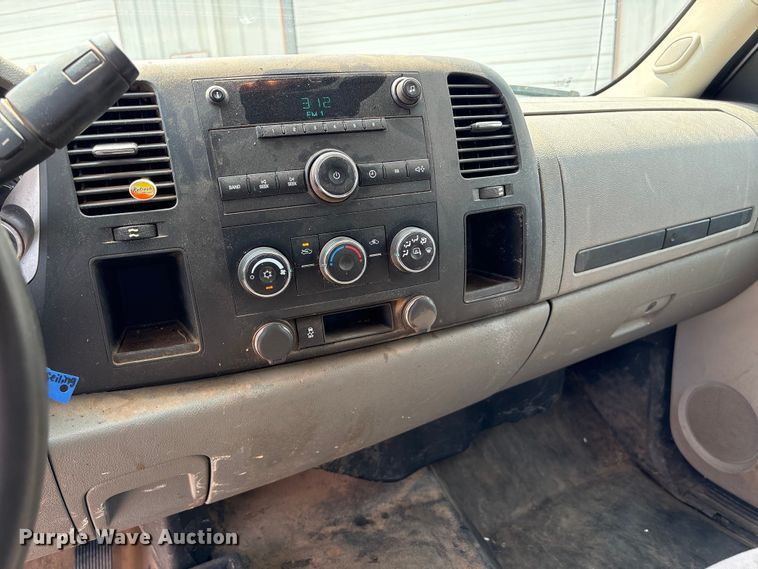 image for item EX0000 2012 Chevrolet Silverado 2500HD Ext. Cab pickup truck