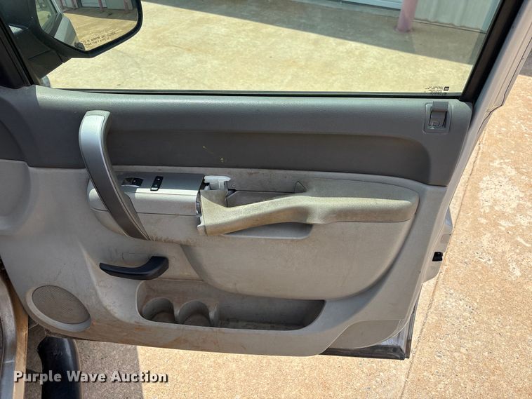 image for item EX0000 2012 Chevrolet Silverado 2500HD Ext. Cab pickup truck