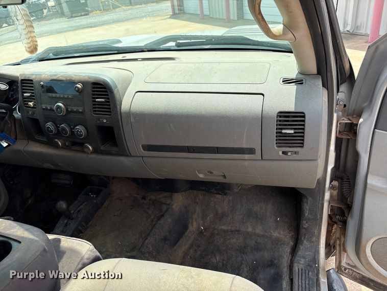 image for item EX0000 2012 Chevrolet Silverado 2500HD Ext. Cab pickup truck
