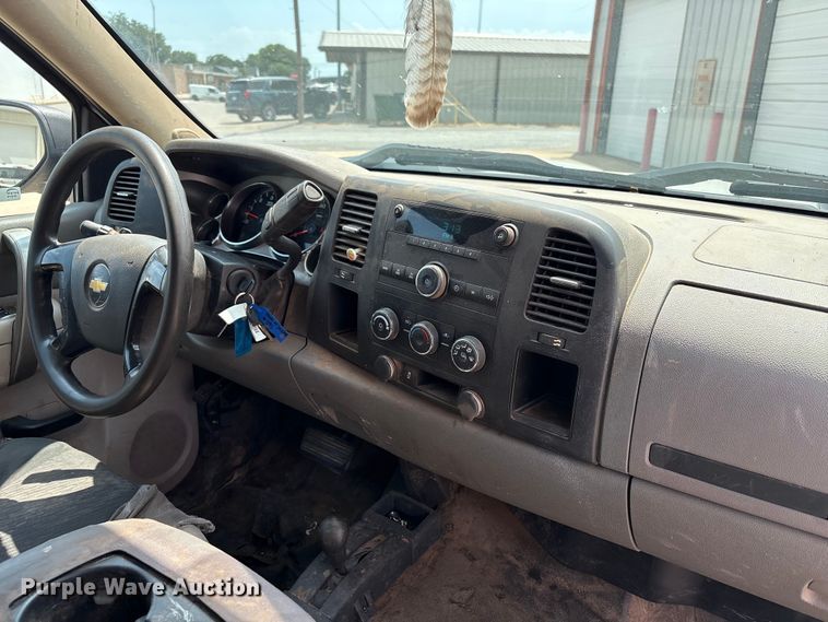 image for item EX0000 2012 Chevrolet Silverado 2500HD Ext. Cab pickup truck