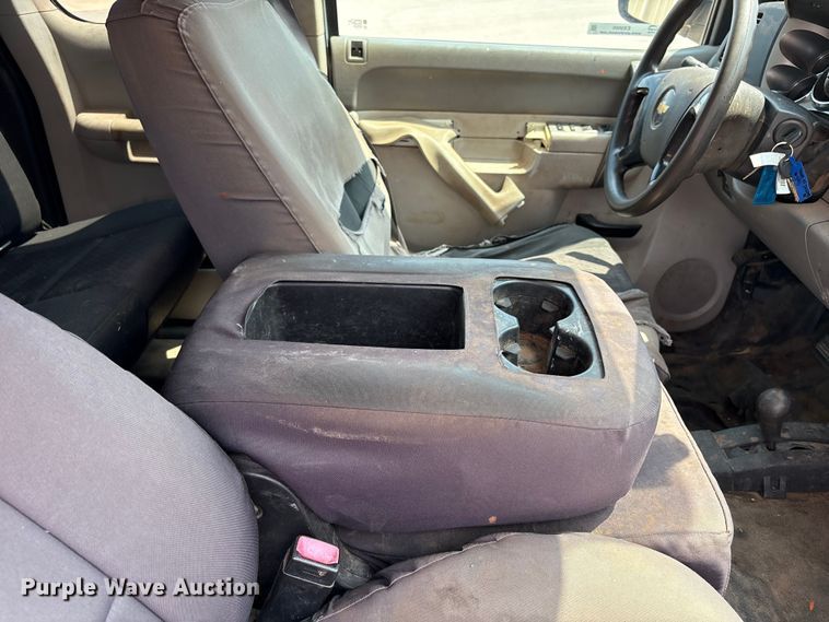 image for item EX0000 2012 Chevrolet Silverado 2500HD Ext. Cab pickup truck