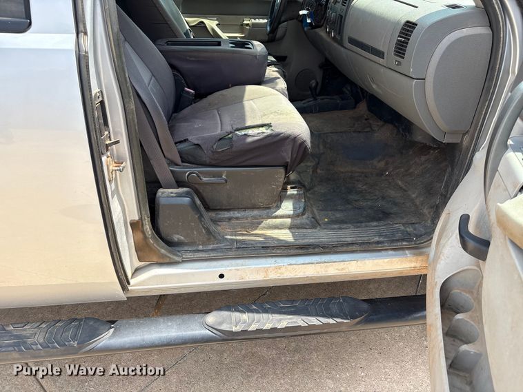 image for item EX0000 2012 Chevrolet Silverado 2500HD Ext. Cab pickup truck