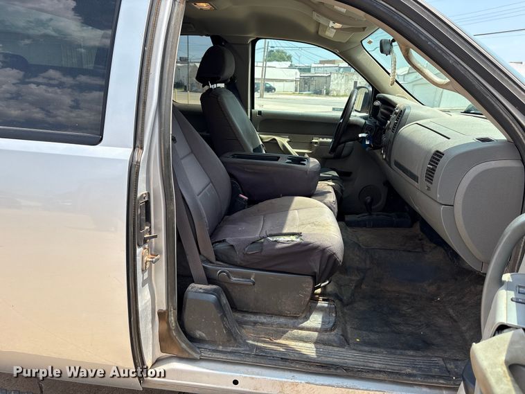 image for item EX0000 2012 Chevrolet Silverado 2500HD Ext. Cab pickup truck