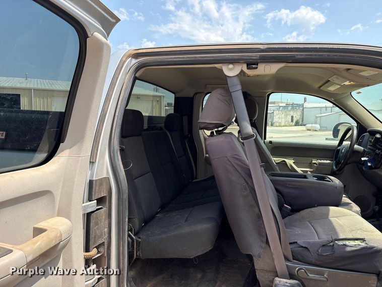 image for item EX0000 2012 Chevrolet Silverado 2500HD Ext. Cab pickup truck