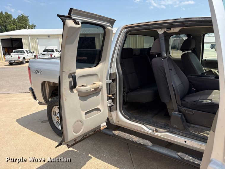 image for item EX0000 2012 Chevrolet Silverado 2500HD Ext. Cab pickup truck