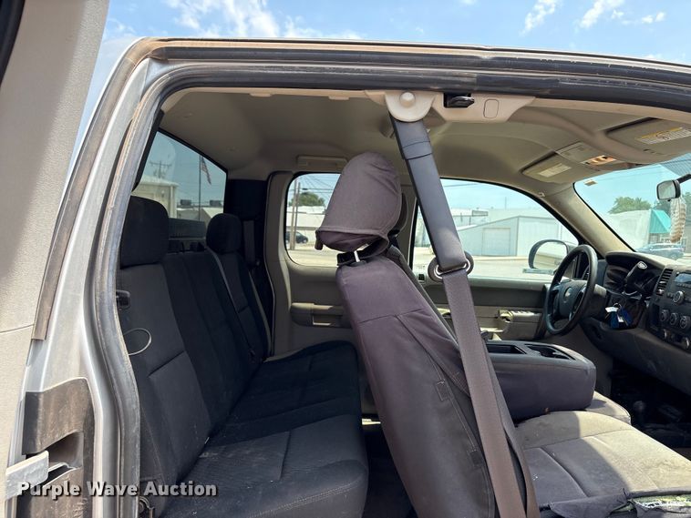 image for item EX0000 2012 Chevrolet Silverado 2500HD Ext. Cab pickup truck