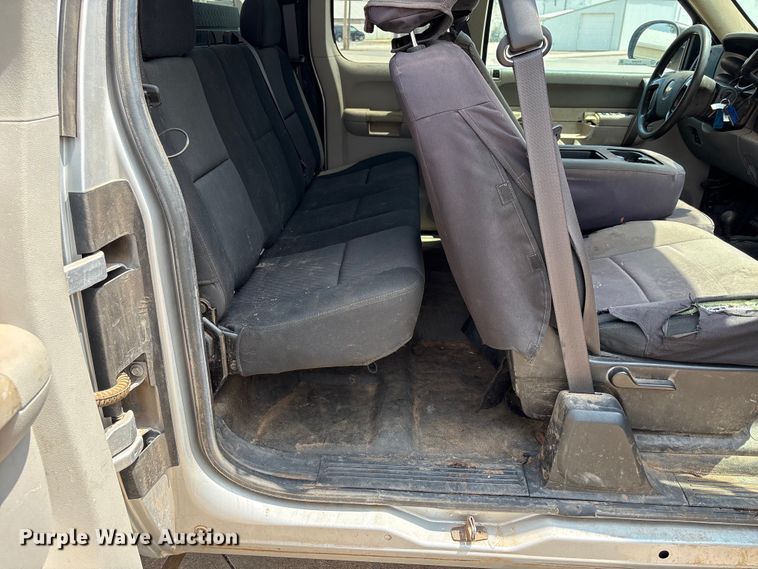 image for item EX0000 2012 Chevrolet Silverado 2500HD Ext. Cab pickup truck