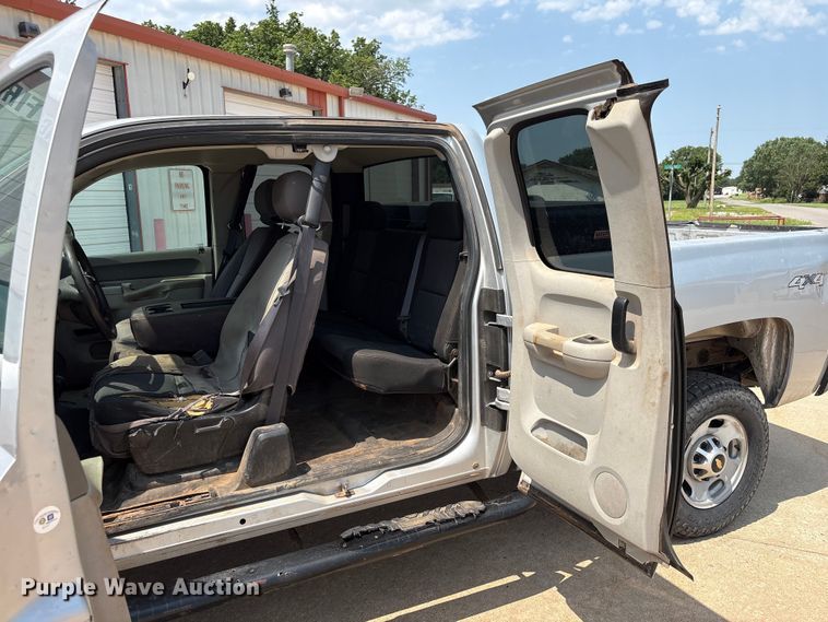 image for item EX0000 2012 Chevrolet Silverado 2500HD Ext. Cab pickup truck