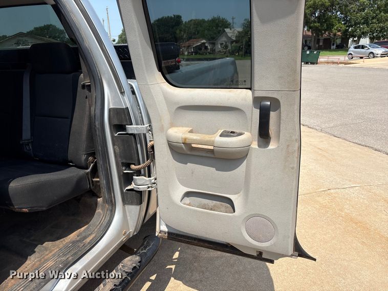 image for item EX0000 2012 Chevrolet Silverado 2500HD Ext. Cab pickup truck