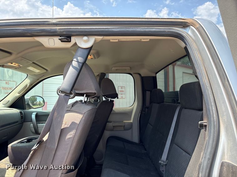 image for item EX0000 2012 Chevrolet Silverado 2500HD Ext. Cab pickup truck
