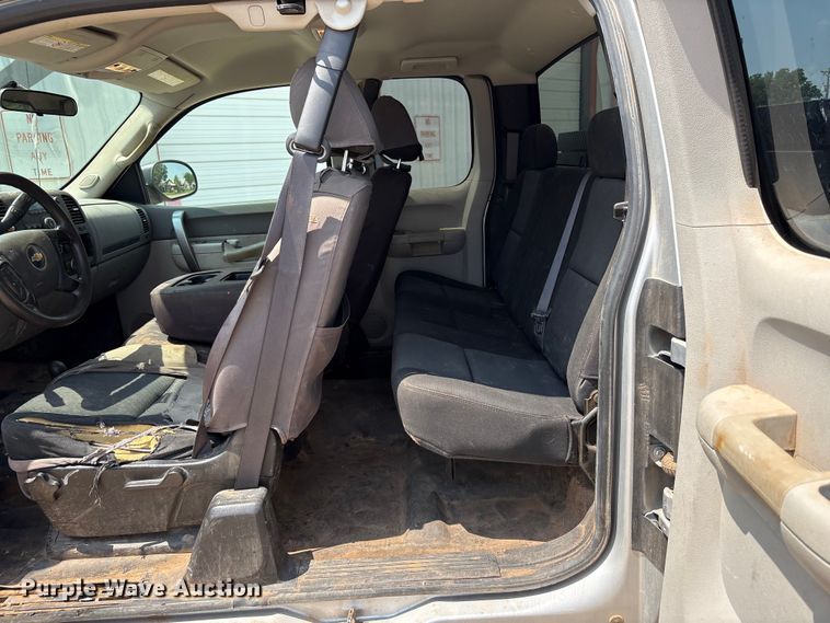 image for item EX0000 2012 Chevrolet Silverado 2500HD Ext. Cab pickup truck