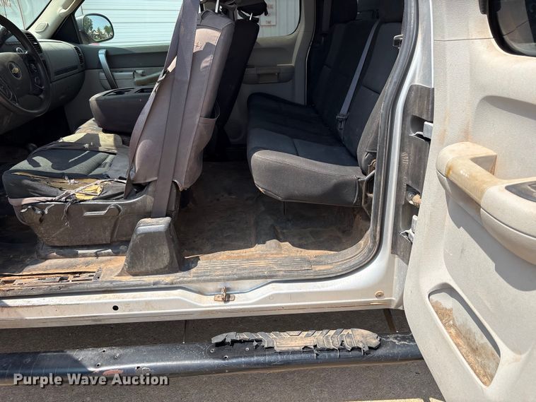 image for item EX0000 2012 Chevrolet Silverado 2500HD Ext. Cab pickup truck