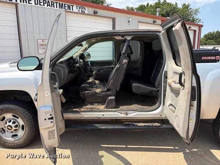image for item EX0000 2012 Chevrolet Silverado 2500HD Ext. Cab pickup truck