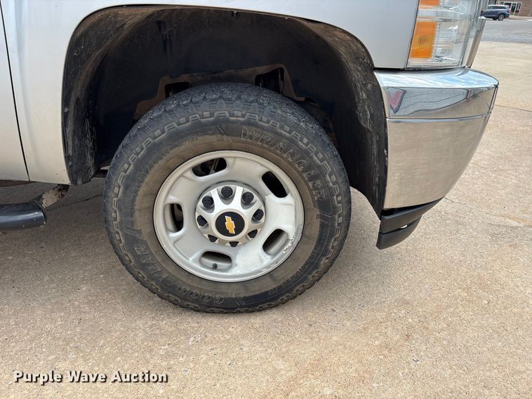 image for item EX0000 2012 Chevrolet Silverado 2500HD Ext. Cab pickup truck