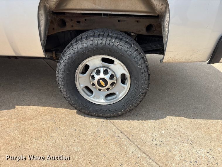 image for item EX0000 2012 Chevrolet Silverado 2500HD Ext. Cab pickup truck