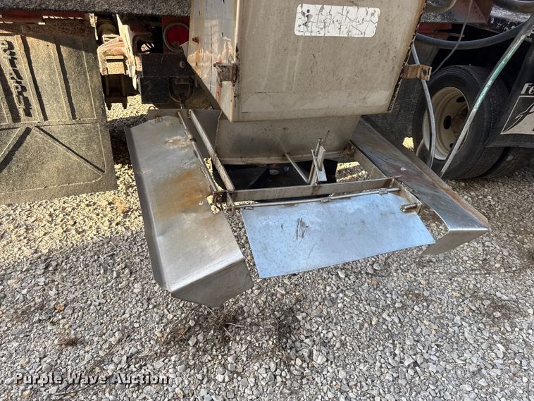 image for item EX2019 1997 International 4900 dump truck