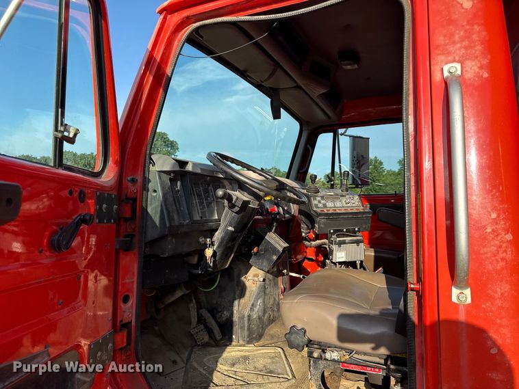 image for item EX2019 1997 International 4900 dump truck