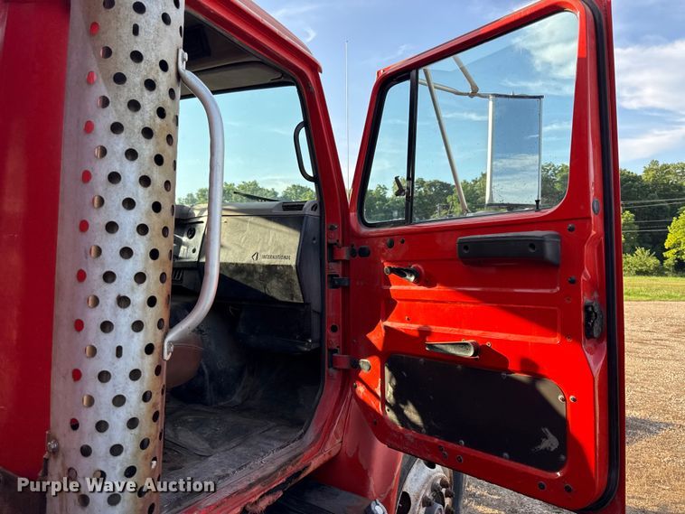 image for item EX2019 1997 International 4900 dump truck